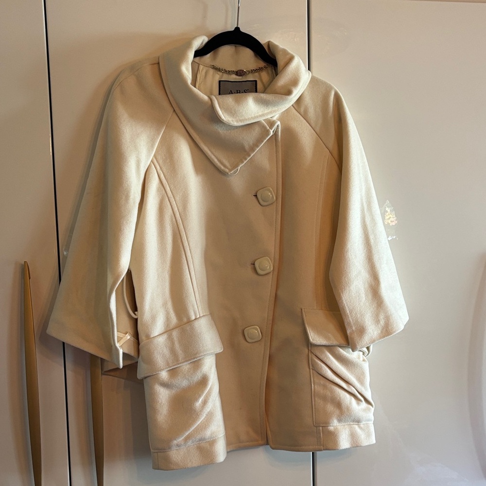 Alice + Olivia Cream Cape Coat